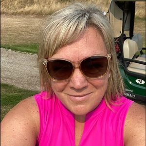 Meet your Posher, Leslie